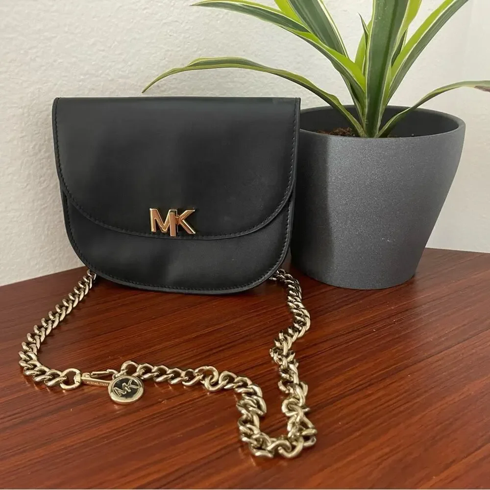 MICHAEL KORS - Black Fanny Pack Belt Bag Purse